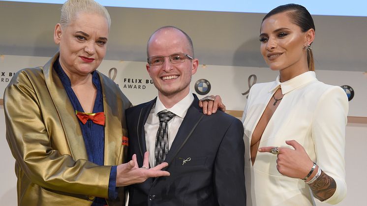 "Ehrenfelix"-Preisträger Benni Wollmershäuser mit Hella von Sinnen und Sophia Thomalla