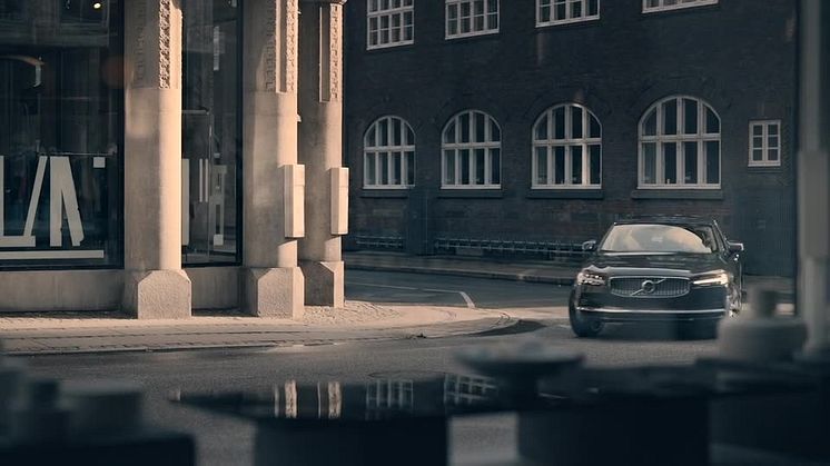 Running Footage - Volvo S90 Recharge