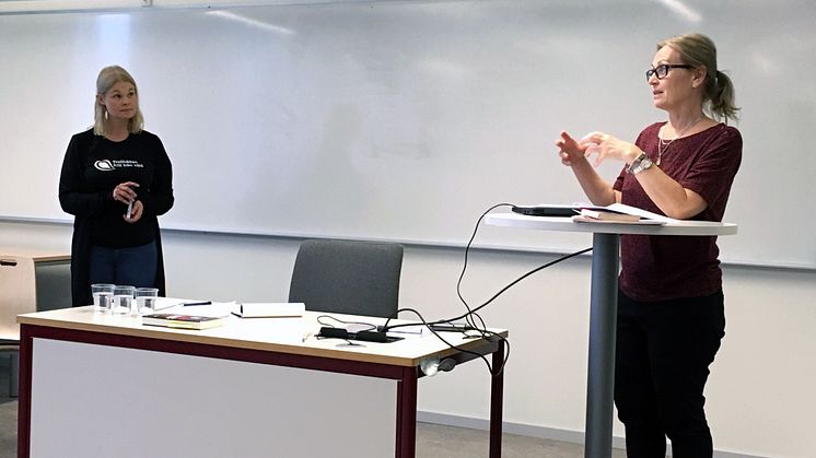Anne Fagerberg, samordnare mot våldsbejakande extremism i Trollhättan stad och Anette Bolin, Högskolan Väst, om hur man kan arbeta socialpedagogiskt utifrån fenomenet våldsbejakande extremism.