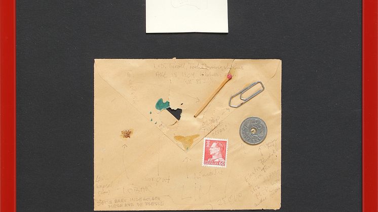 Dan Turèll: "L.S.D.-POST" – brev-collage (med frimærke, tændstik, papirklips og femogtyveøre) 