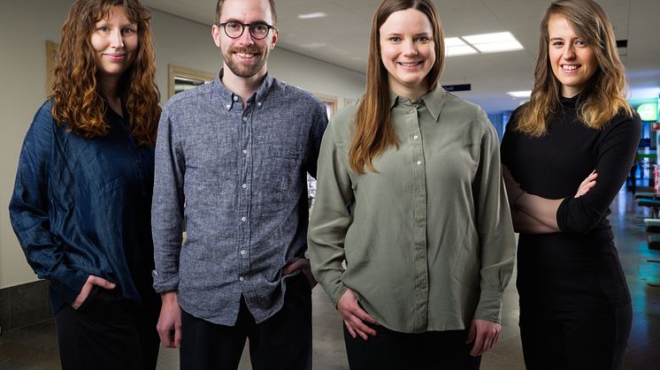 Mikaela Pallin, Daniel Lindmark, Hanna Isberg och Jennie Davidsson har tagit fram och håller i de digitala föräldrautbildningarna. Foto: Klas Sjöberg