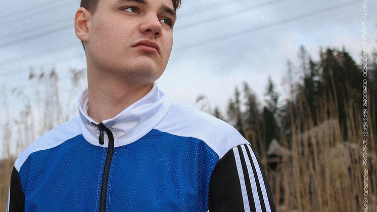 Nysignade Oscar Ahlgren släpper debutsingeln "Värd"