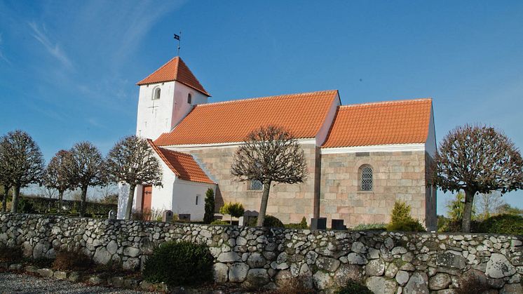 Roum Kirke fik nyt tag