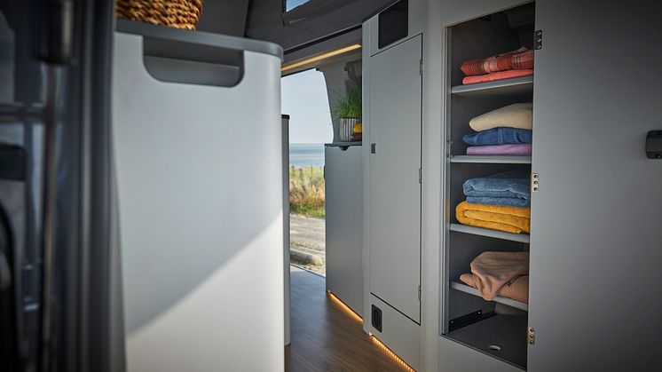 2024FordTransitNuggetLWBTitanium_10_wardrobe_area_1.jpg
