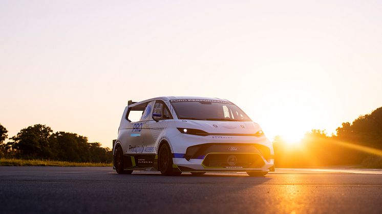2022_FORD_E-TRANSIT_SUPERVAN_1