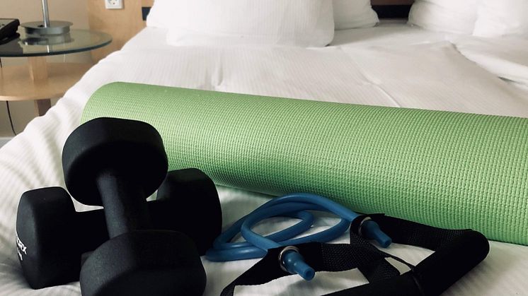 Få pulsen op på hotelværelset med en room service workout 