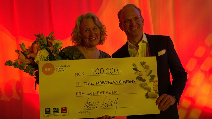 Local EAT Award-vinner, Zoe Christiansen, og administrerende direktør i Nordic Choice Hotels,Torgeir Silseth.