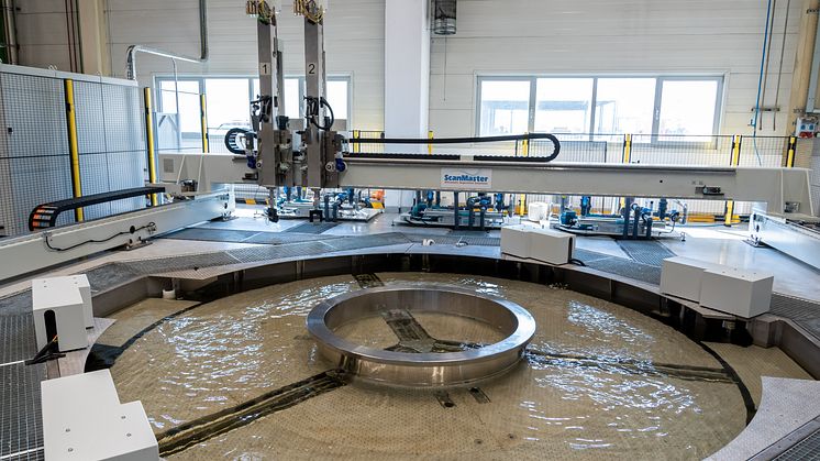 Bearings that are produced in accordance with the Wind Power Standard undergo a full ultrasonic and grinding burn test in order that material defects can be identified or ruled out prior to delivery. Photo: Schaeffler (Bucataru Razvan Andrei)