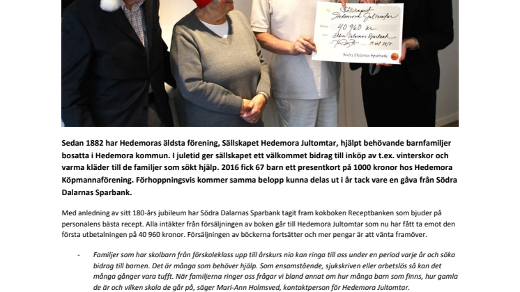 Hedemora Jultomtar kan hjälpa fler behövande barnfamiljer - får gåva från Södra Dalarnas Sparbank 