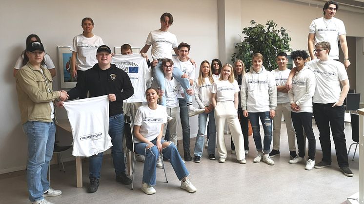 Juniorambassadörerna för EU på Uddevalla gymnasieskola är några av de elever som får delta i frågestunden med EU-politikerna.