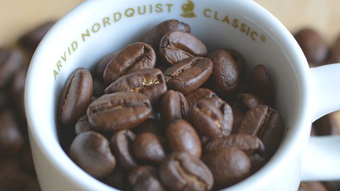 Mellanrostat eller mörkrostat kaffe? Lär dig skillnaden.