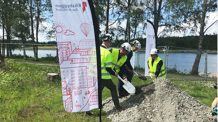 Första spadtaget för Riksbyggens 2:a etapp i Korseberg, Vänersborg