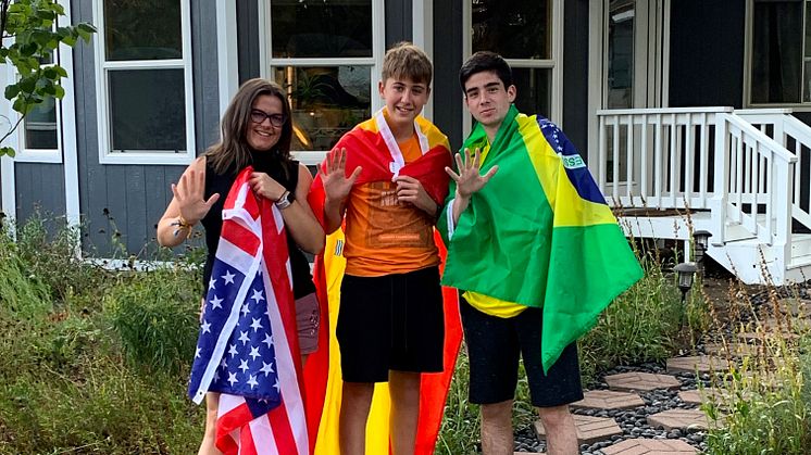 Fort Collins Host Mom with students from Spain and Brazil