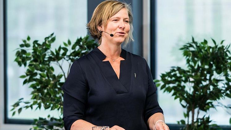 TREDJE VAKSINEDOSE: – Vi ber om at Norge gjør som Sverige og prioriterer helsepersonell for en tredje vaksinedose nå, sier Anne-Karin Rime. Foto: Legeforeningen/Thomas B. Eckhoff.