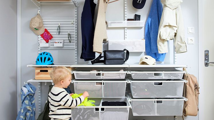 Elfa_Clothing_Interior_click-in_system_Classic_Slidingdoor_Artic_2023_032491.jpg
