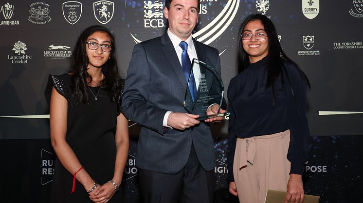 Ben Warren receiving the Dinesh Patel MVP Award, CREDIT: ECB/GETTY