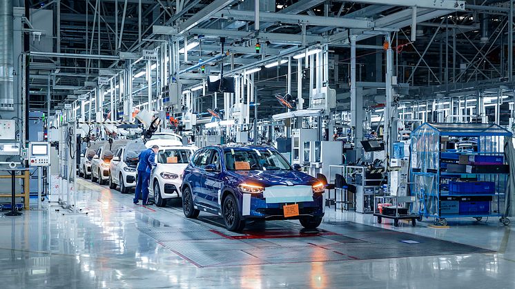 BMW:n ensimmäinen täyssähköinen SAV tuotantovalmiina