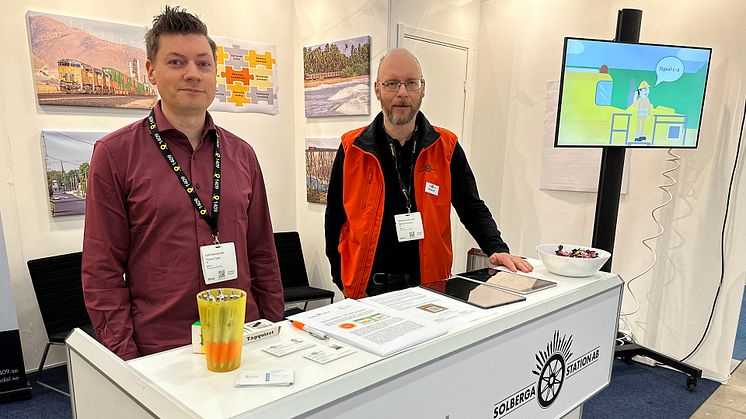 Tydal Systems ställer ut på Elmia Noridc Rail 2023. Digitalisering är ett viktigt verktyg för säkrare banarbete och punktligare tågtrafik, konstaterar Thomas Tydal (tv) och Michael Carlsson (th).