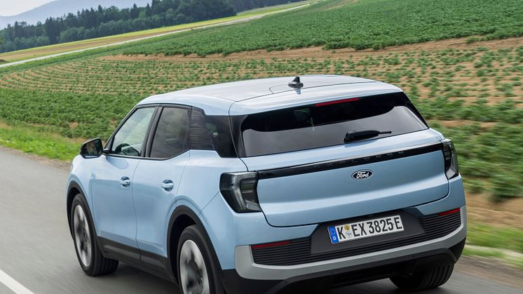 FORD EXPLORER ARCTIC BLUE 2024 (7).jpg