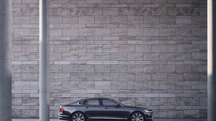 Volvo S90 Recharge T8 plug-in hybrid i Platinum Grey