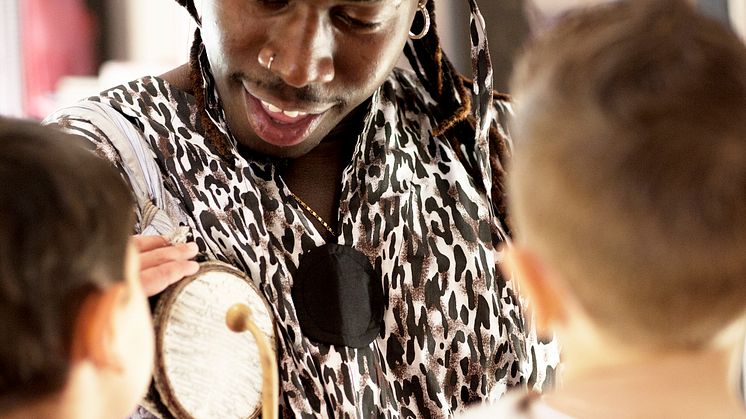 Trumdans – Trumma och dansa på wolof och svenska är en av föreställningar med fri entré på Palladium Malmö under Malmöfestivalen 11-18 augusti