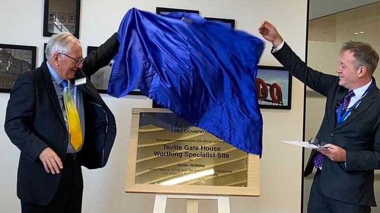Sir Peter Bottomley MP and Justin Holliday unveiled the plaque at the opening