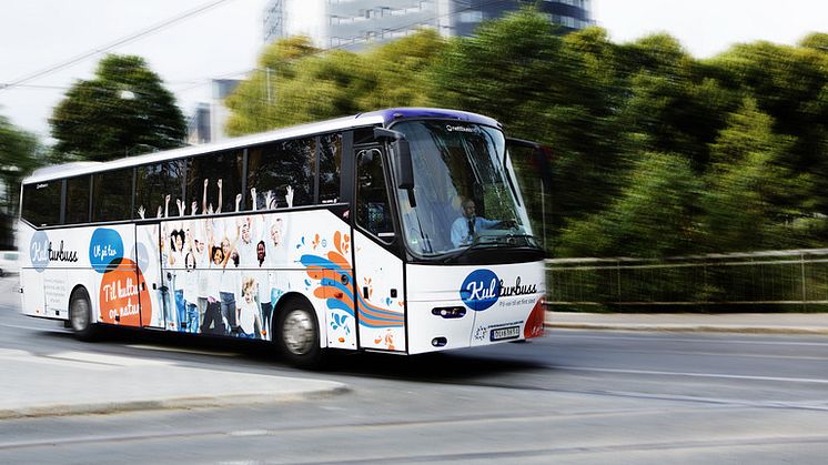 Tilbyr bussing for skoleklasser som vil ut på tur