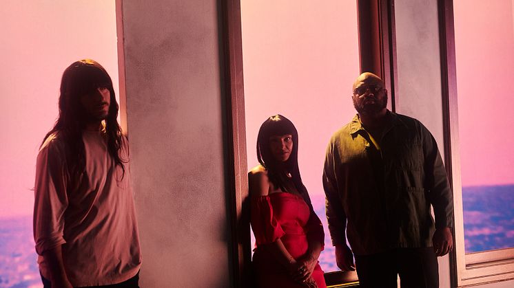 Khruangbin-0271 Pon Pón.jpg