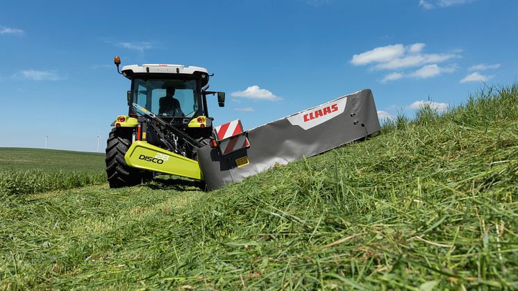 When mowing slopes, it is possible to angle the mower bed up to 45° upwards and up to 20° downwards.