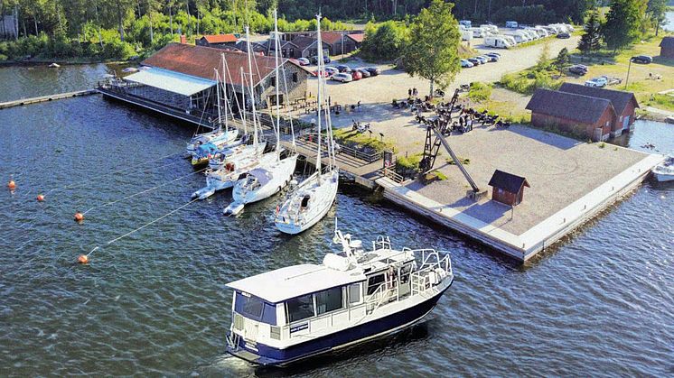 Årets båtdag sker traditionsenligt i Axmar Bruks hamn lördag den 29 juli. Det kommer att hända många roliga och spännande saker i hamnen och på bruket.