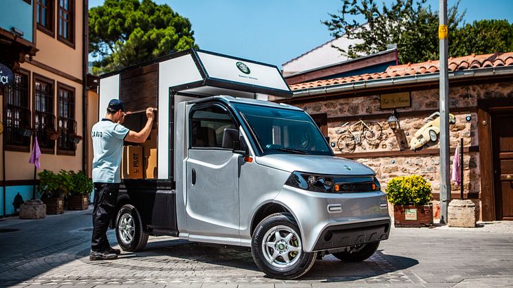 Pilotcar P-1000 högt skåp
