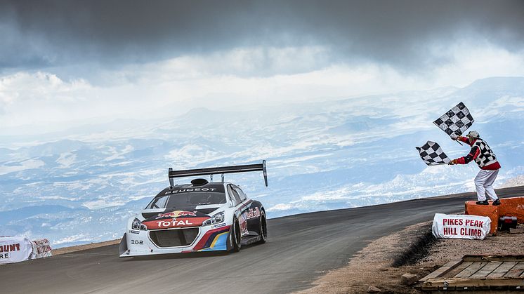 Peugeot 208 T16 Pikes Peak er ”Race Car of the Year”
