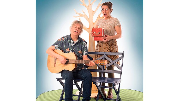 Per Dunsö och Anna Lahmer kommer till Palladium Malmö 7 mars med föreställningen Den sjungande bänken