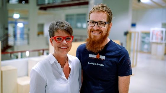 Docent Maritha Jacobsson och Stefan Sjöström, Institutionen för socialt arbete vid Umeå universitet. Foto: Mattias Pettersson. 