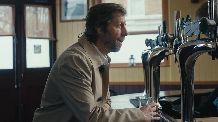 Bar-Szene aus "Das Gespräch" - TV-Spot der Felix Burda Stiftung 2019