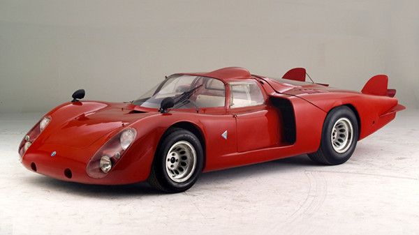 Legende und Technik zum Greifen nahe: Alfa Romeo Tipo 33.2, Baujahr 1968 im Wert von 1 Million Euro Teil des Messestandes der Mannheimer Versicherung AG