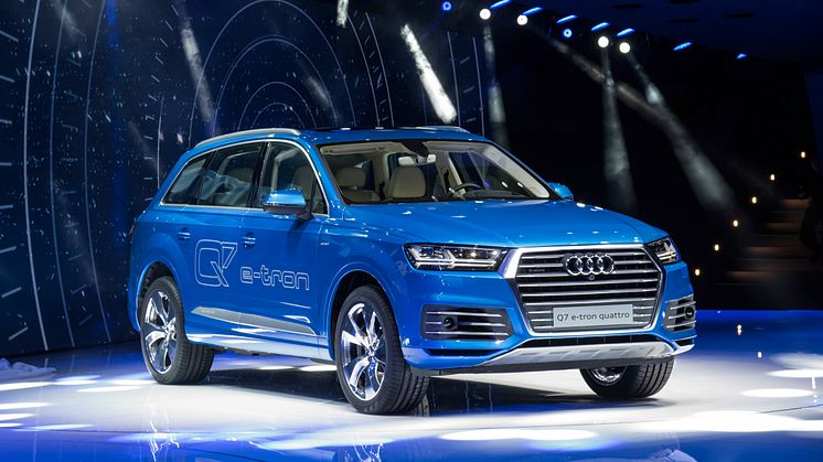 The Audi Q7 e-tron quattro on the Geneva Motorshow 2015