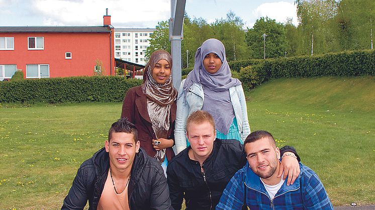 Unga gårdsvärdar = roligare sommarlov i Hammarkullen