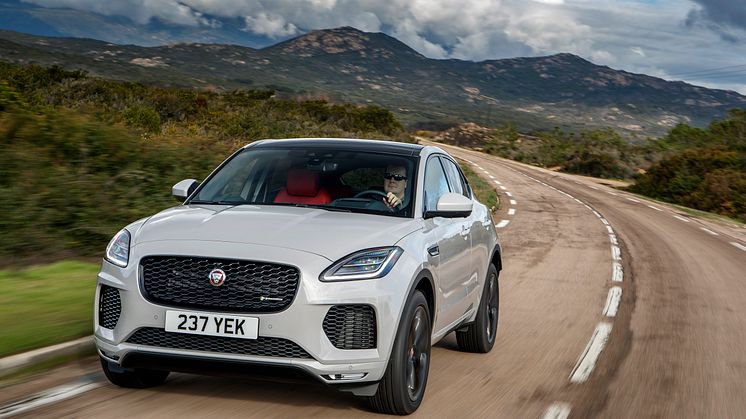 E-PACE R-Dynamic P300_BorascoGrey_012