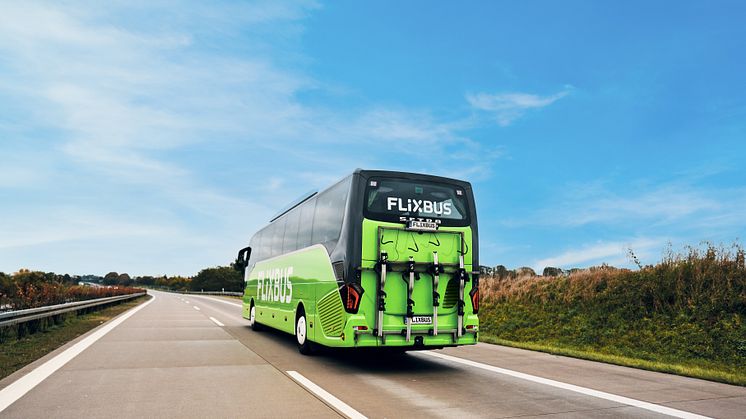 Lämna bilen och ta cykeln på semestern, enkelt med FlixTrain och FlixBus