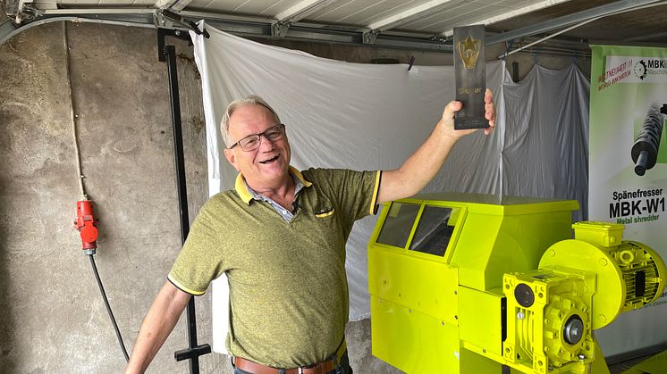 Karl-Heinz Kilian freut sich über seinen Sieg des Feinwerkmechanikpreises 2021