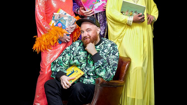 Bland drakar och dragqueens. Medsols, Inga Tvivel, Tant-Henrik, Carnita Molida, Petter Wallenberg. Av Peter Knutson