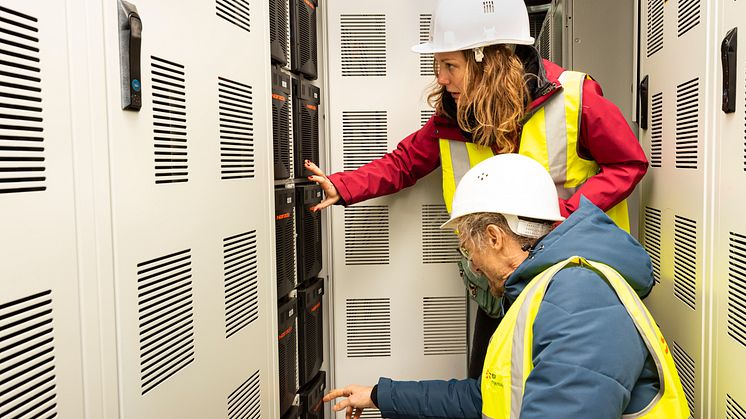 Batteriegestelle in einem EDF Renewables Container