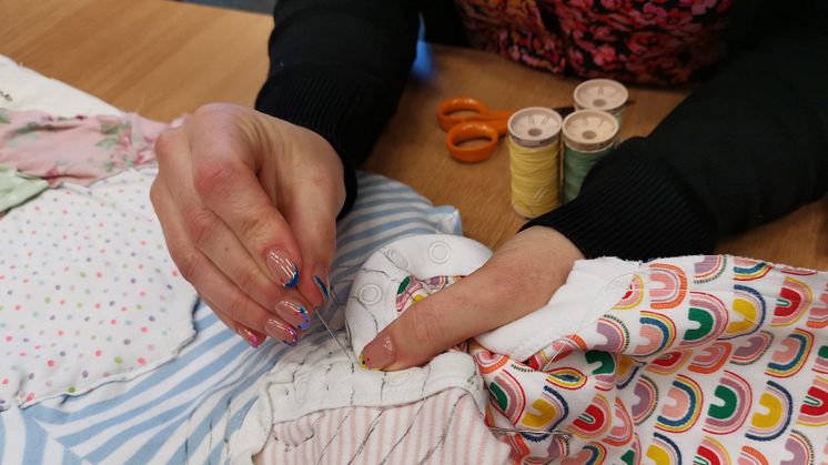 Mothers working on the quilts at the community workshops hosted by the researchers.