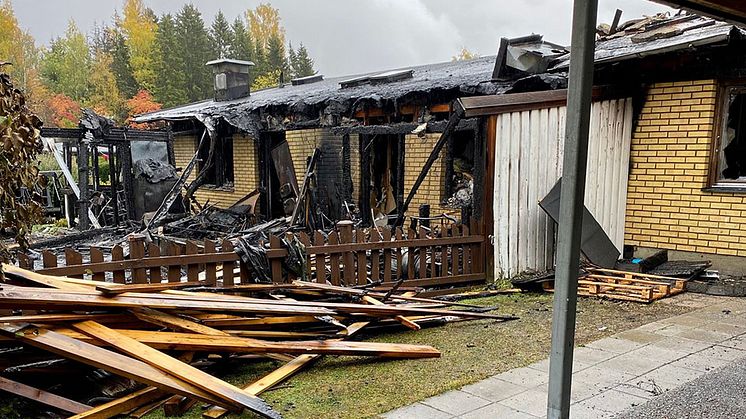 Flera lägenheter totalförstårdes under natten mot lördag.