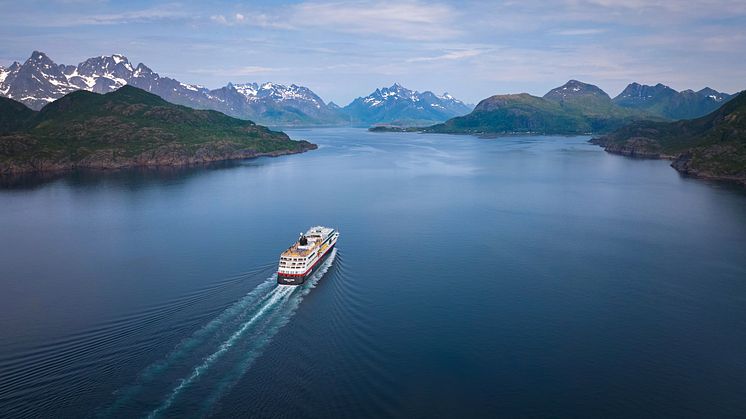 Hurtigruten's MS Trollfjord in Lofoten, Norway. Photo: Espen Mills.