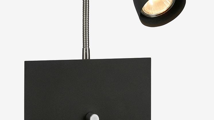 Vägglampa med hylla och USB-uttag