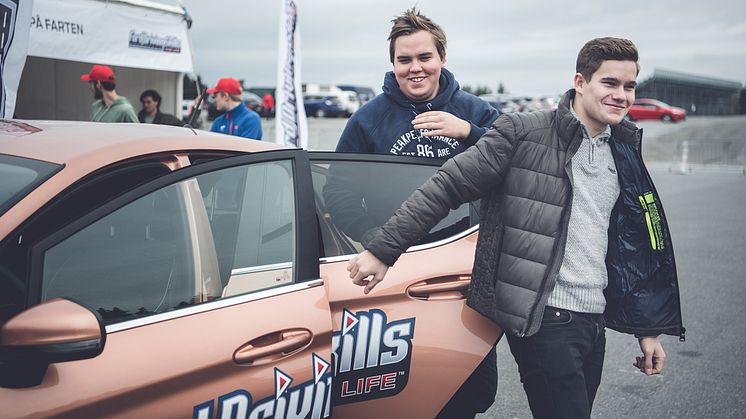 Ford gjentar suksessen: Tilbyr gratis kjørekurs for unge sjåfører
