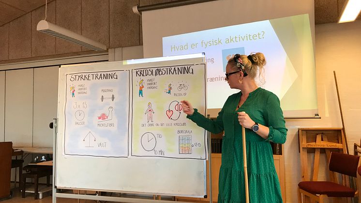 Medarbejderne bruger tegninger i undervisningen