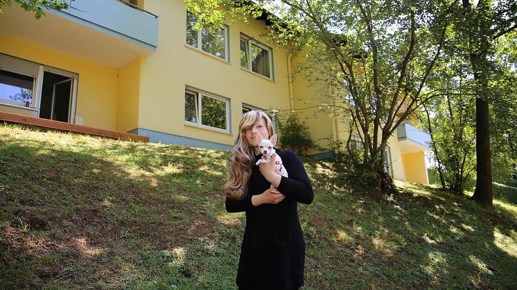 Frau und Hund: Angelika R.* und Mini-Chiuwawa Rosalie.